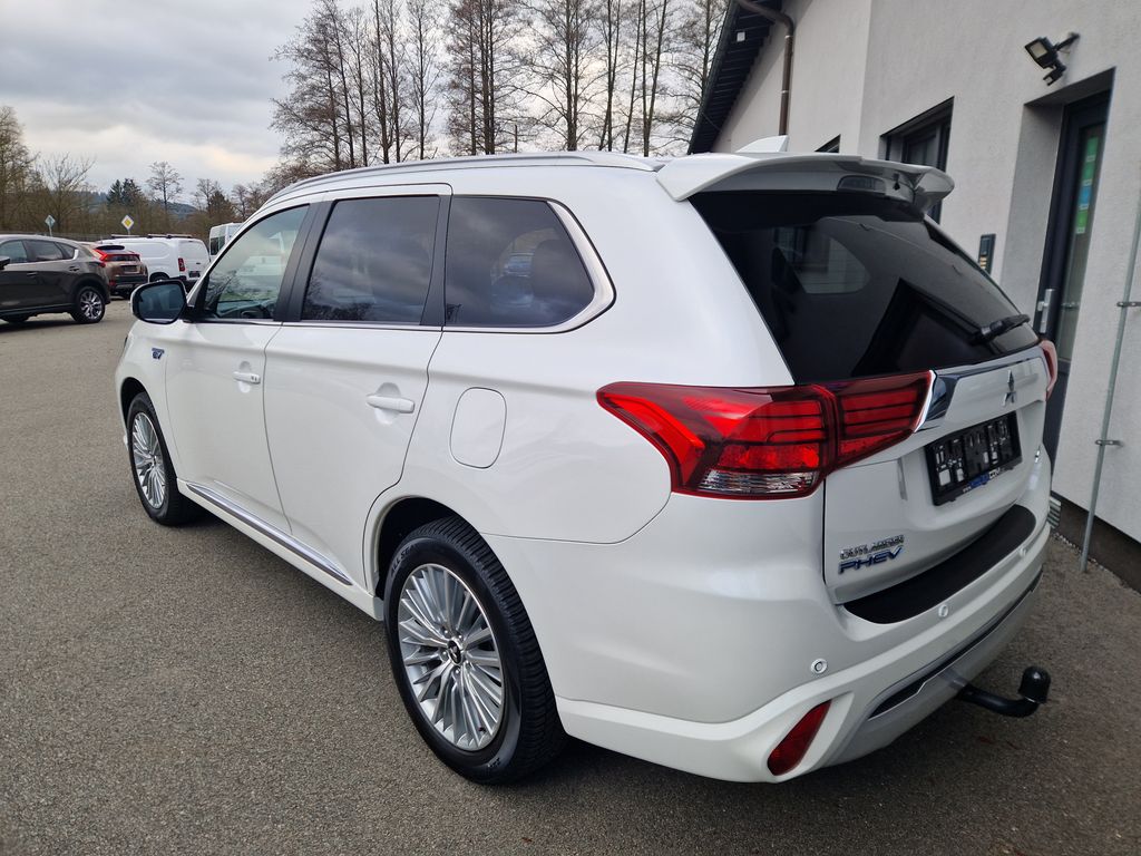 mitsubishi-outlander-2-4-phev-4x4 - 2