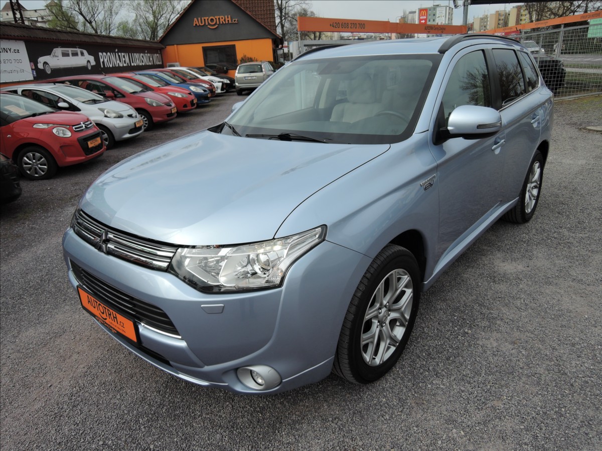 mitsubishi-outlander-2-0-phev-4x4-1-maj-servis-kuze - 2
