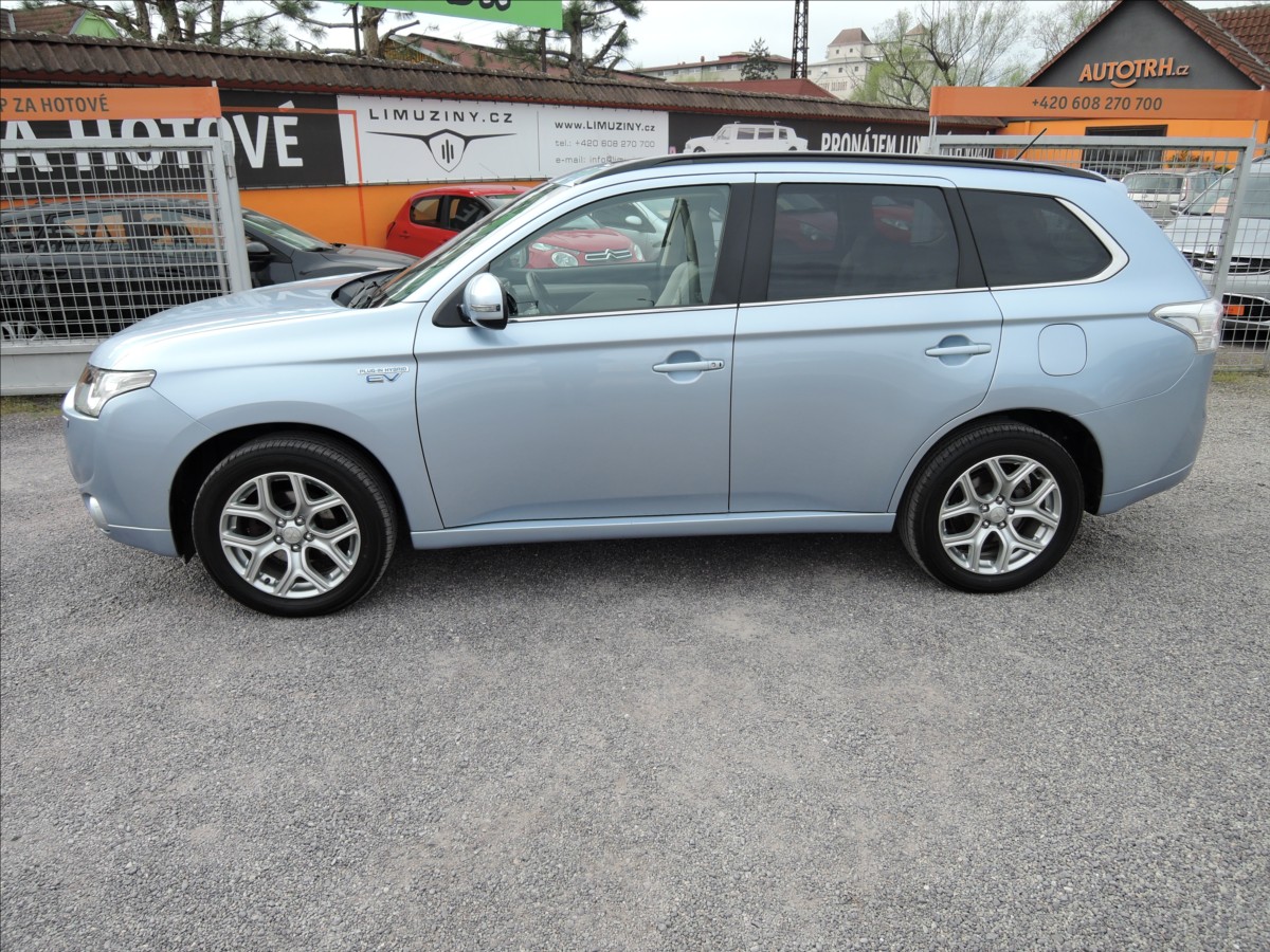 mitsubishi-outlander-2-0-phev-4x4-1-maj-servis-kuze - 3