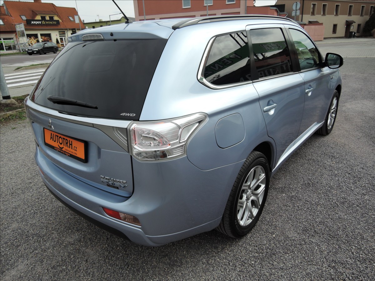 mitsubishi-outlander-2-0-phev-4x4-1-maj-servis-kuze - 5
