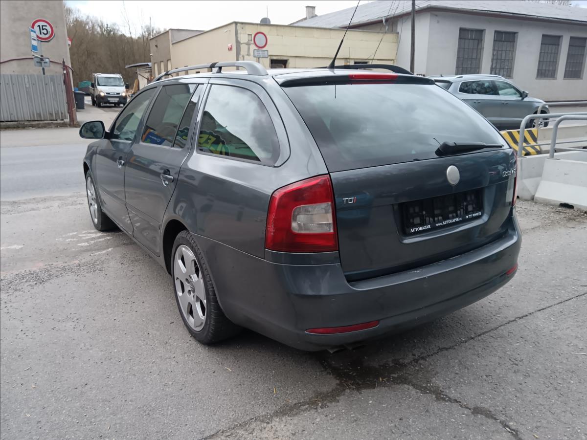skoda-octavia-2-0-tdi-cr-elegance - 7