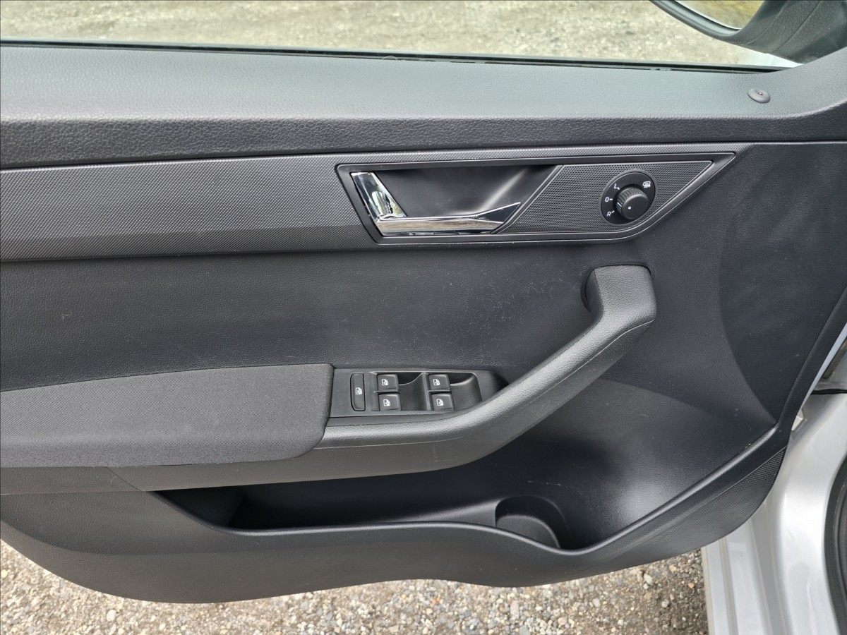 skoda-fabia-1-0-tsi-style-70kw - 9