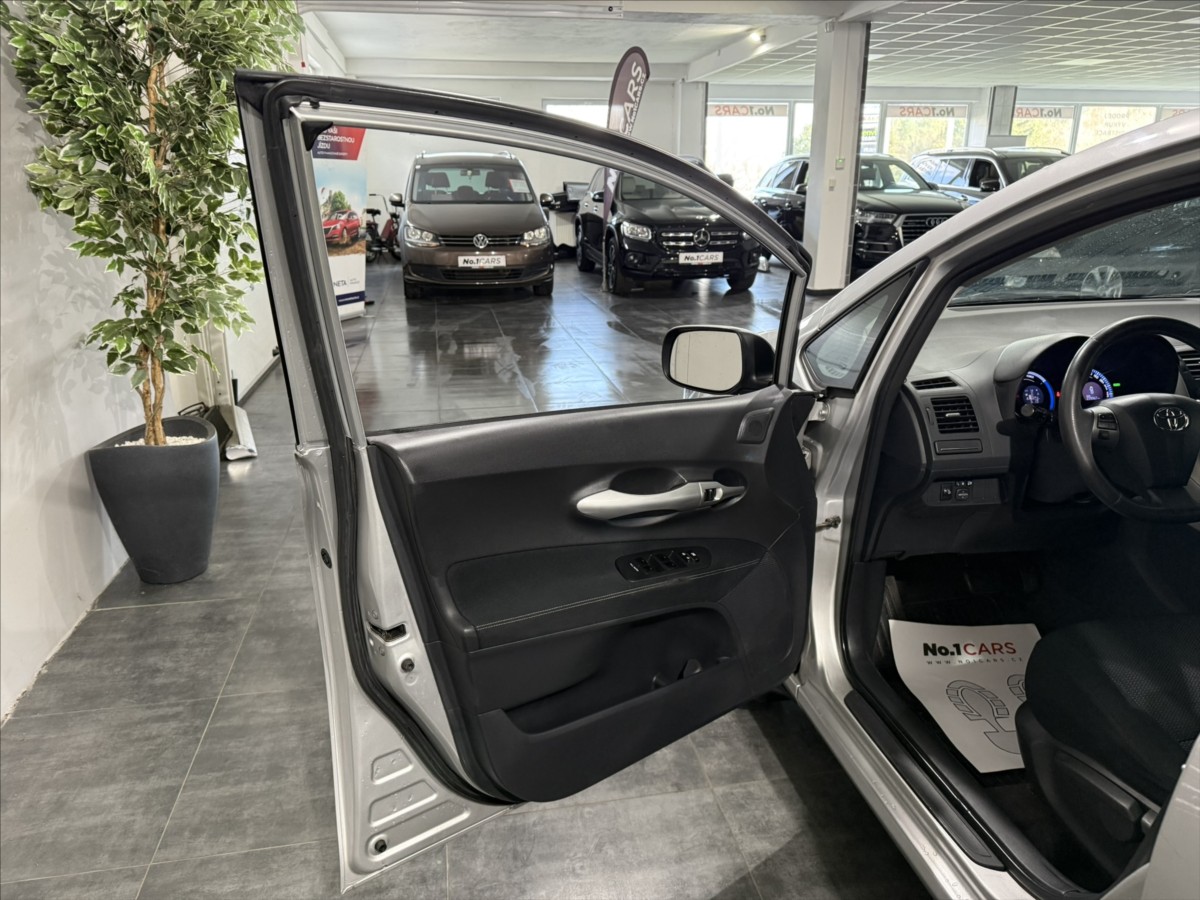 toyota-auris-1-8-hybrid-automat-stk-alu - 5