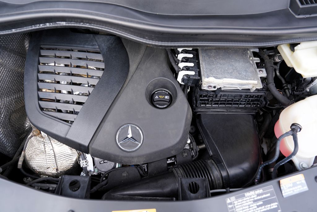 mercedes-benz-tridy-v-v300dl-4matic-amg-burm-cr-7mis - 9