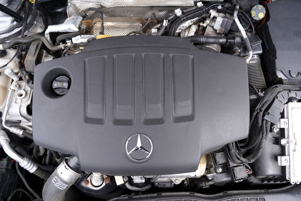 mercedes-benz-glb-200d-4matic-amg-at-150-ps-led - 9