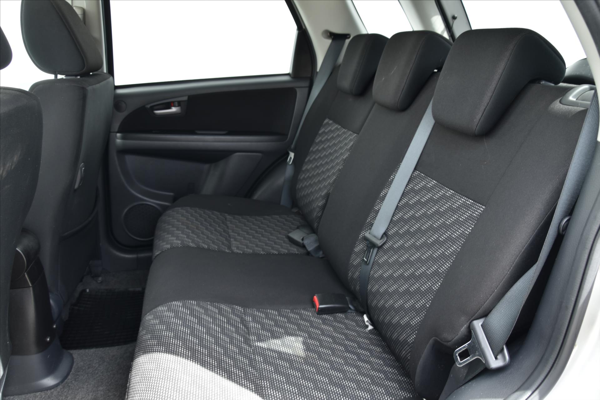 suzuki-sx4-1-6i-lpg-113tis-km-1-maj-cr - 9