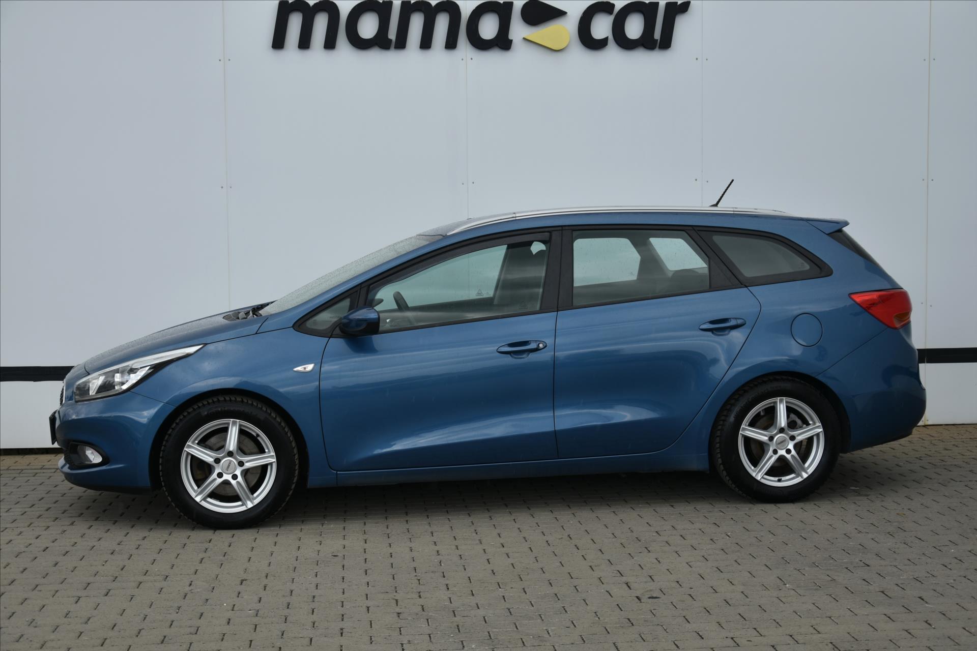 kia-ceed-1-6gdi-99kw-tazne-1-majitel-cr - 3