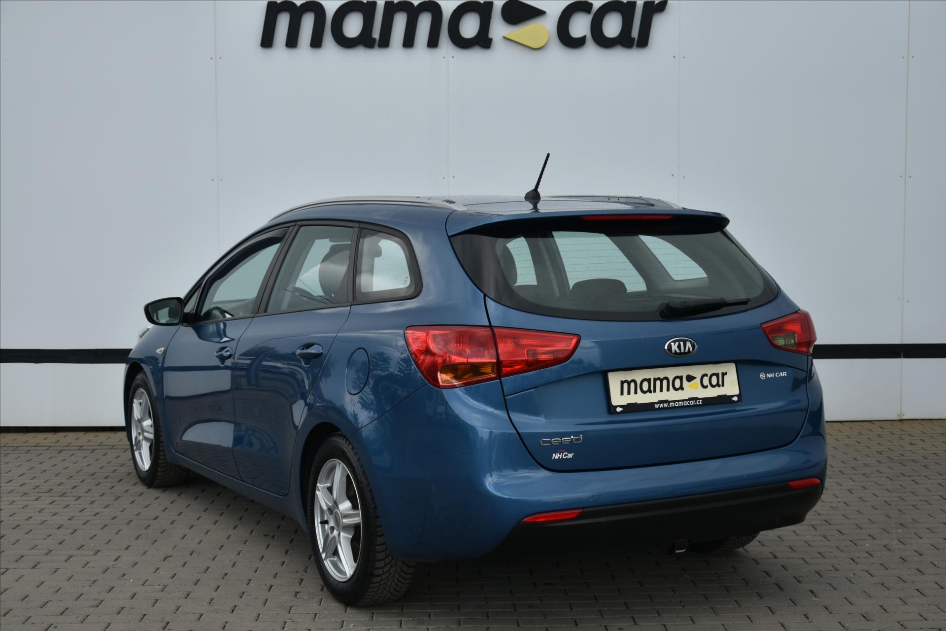 kia-ceed-1-6gdi-99kw-tazne-1-majitel-cr - 4