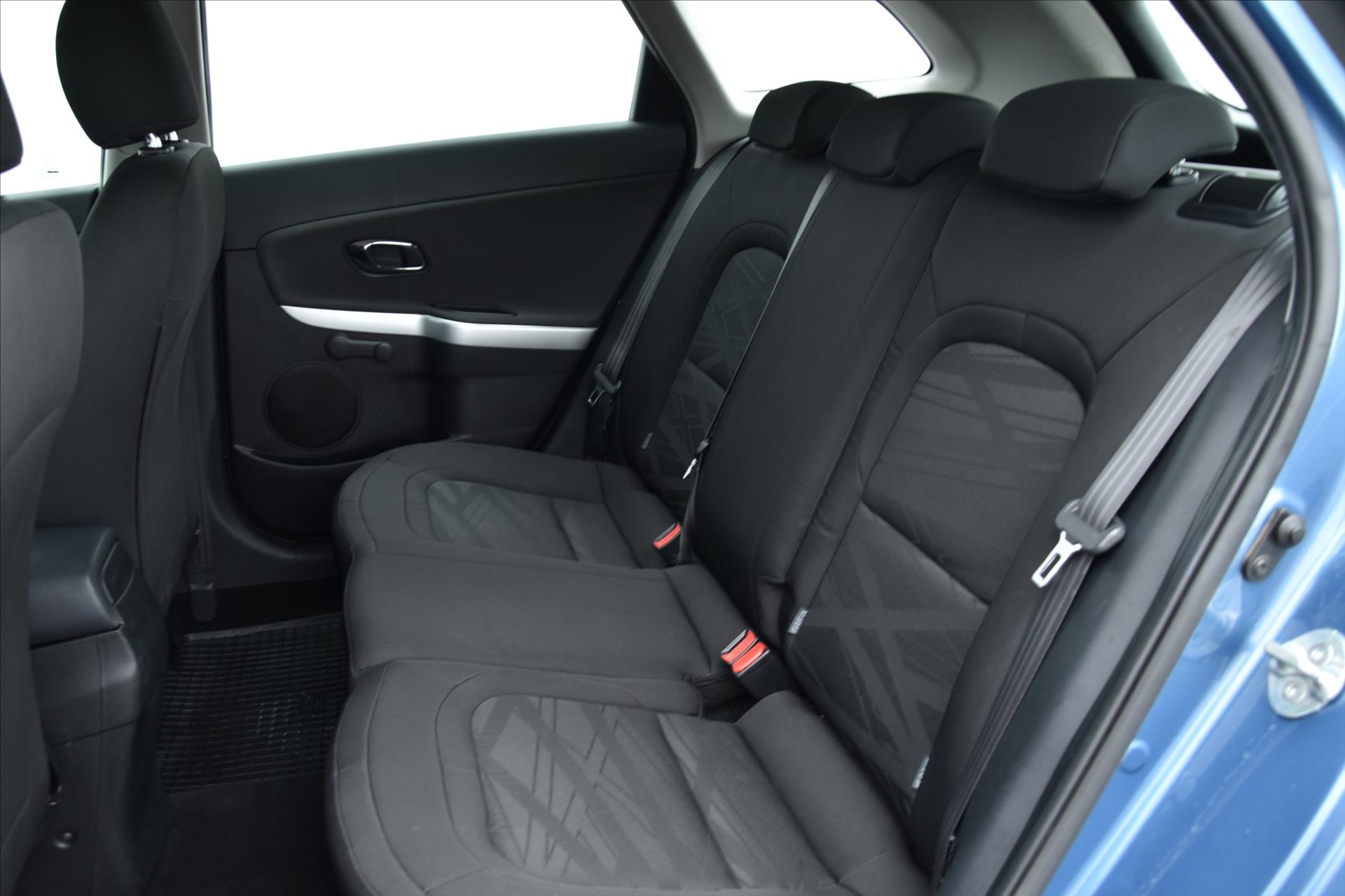 kia-ceed-1-6gdi-99kw-tazne-1-majitel-cr - 9