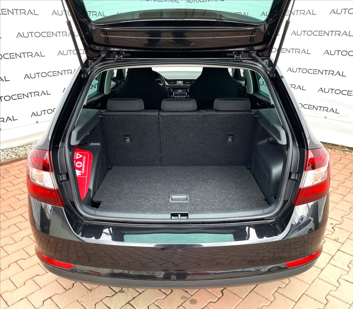 skoda-rapid-1-0-tsi-serv-hist-dph-stk-3-28 - 9