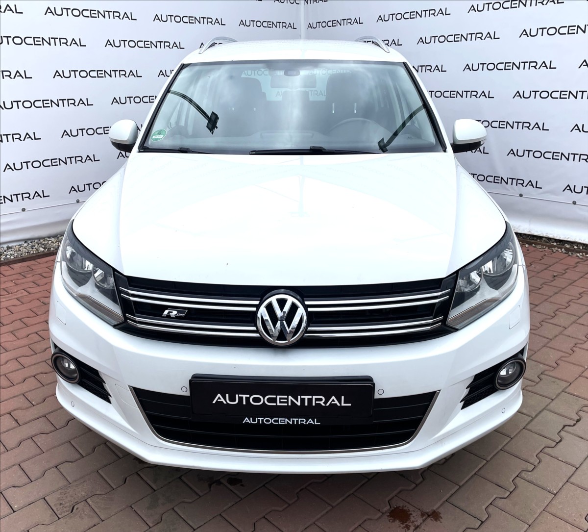 volkswagen-tiguan-2-0-tdi-103kw-r-line-4x4-serv-kn - 1