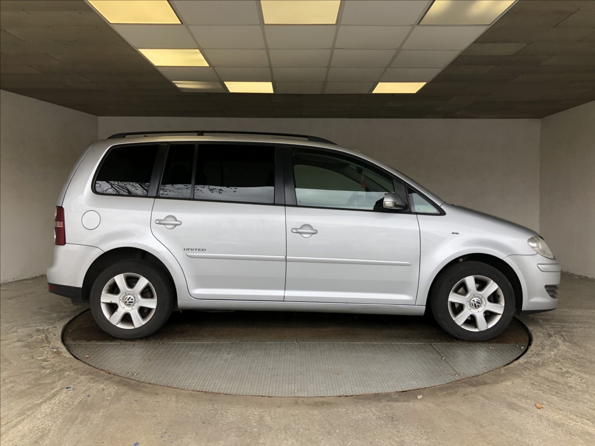volkswagen-touran-2-0-cng-united - 7
