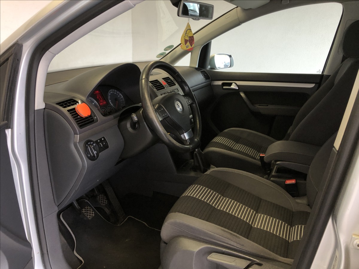 volkswagen-touran-2-0-cng-united - 8