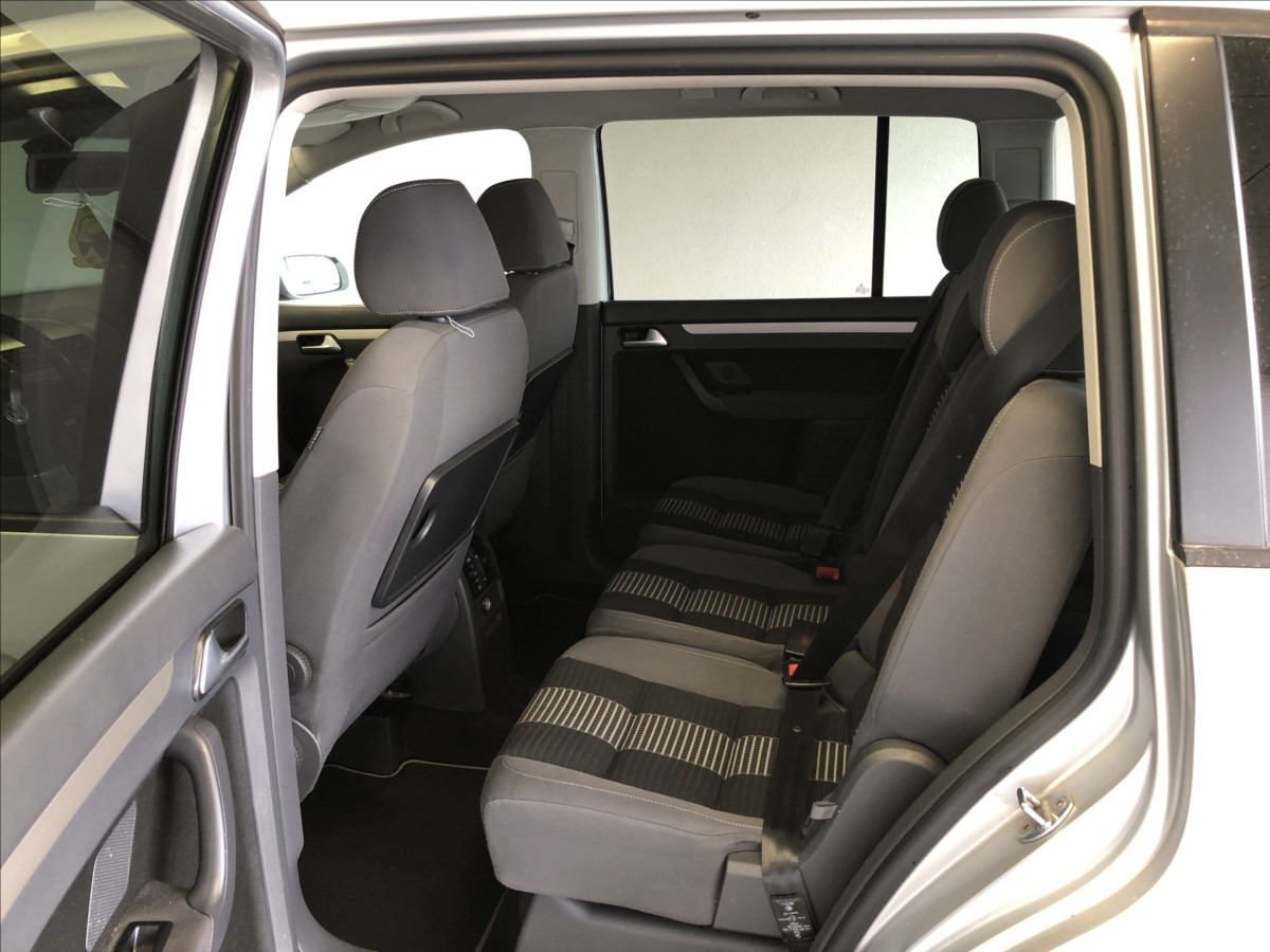 volkswagen-touran-2-0-cng-united - 9