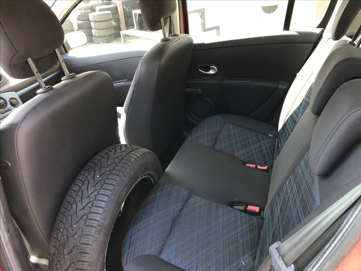 renault-clio-1-2-i-48kw-5dv-ac - 8