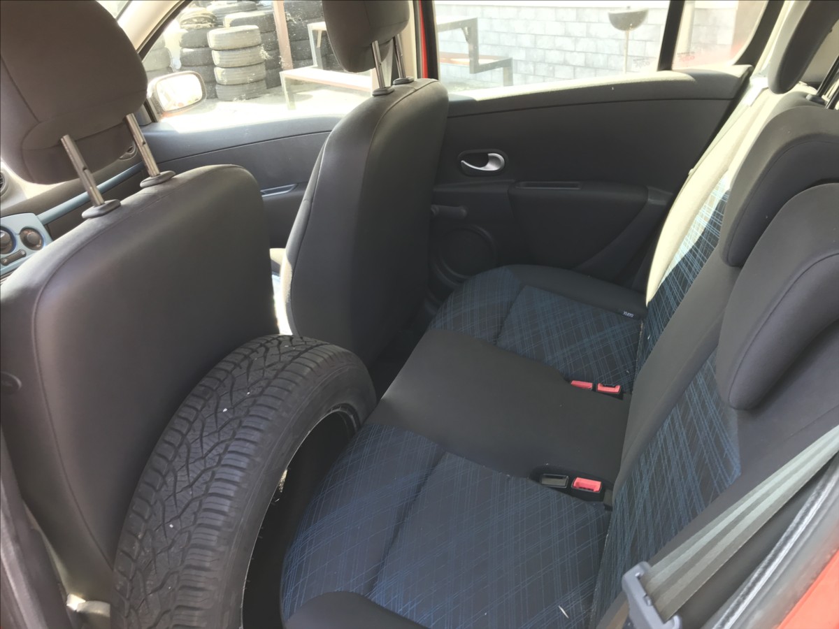 renault-clio-1-2-i-48kw-5dv-ac - 9