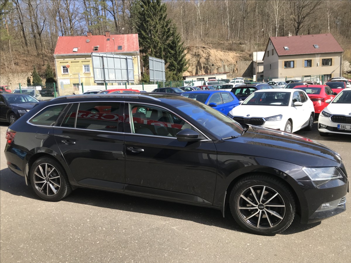 skoda-superb-2-0-tdi-4x4-dsg-combi-style - 3
