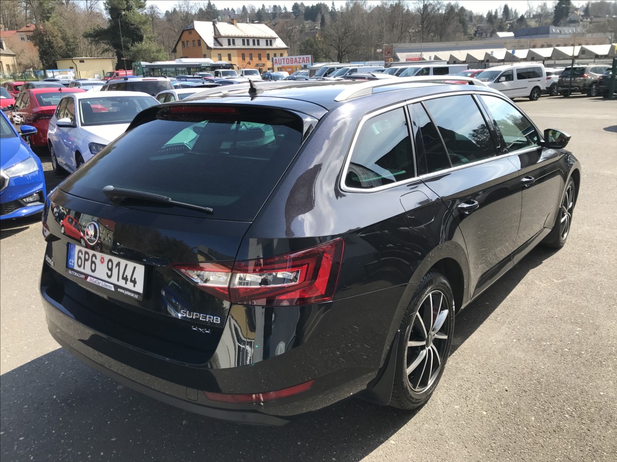skoda-superb-2-0-tdi-4x4-dsg-combi-style - 4