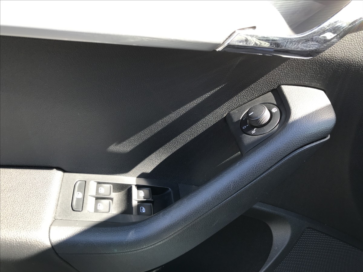 skoda-octavia-1-8-tsi-132kw-dsg-combi - 9