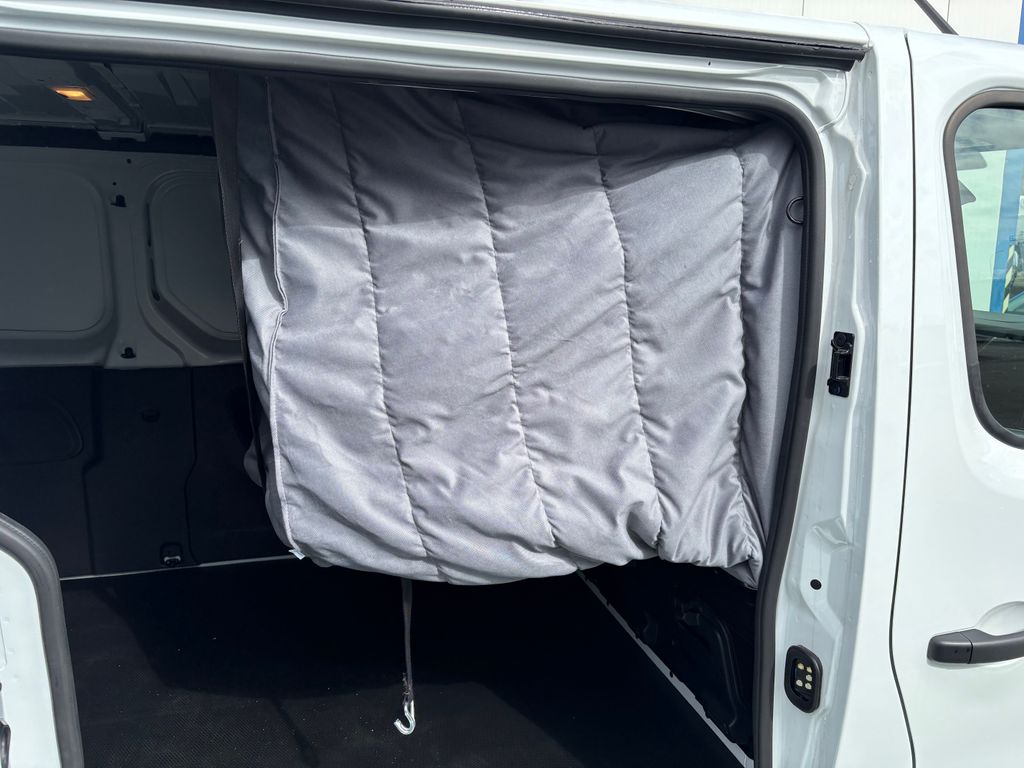 renault-trafic-2-0dci-do-2-49t-spani-topeni - 7