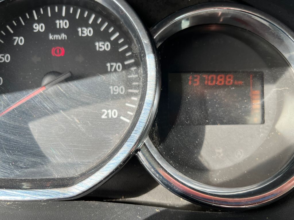 dacia-lodgy-1-5dci-klima-navi-tazne - 8