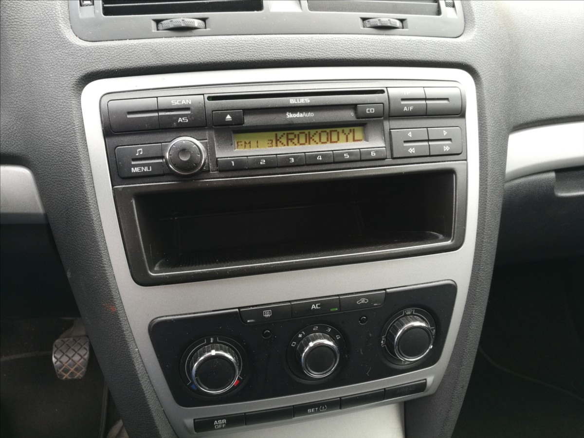 skoda-octavia-1-6-tdi-ambiente - 6