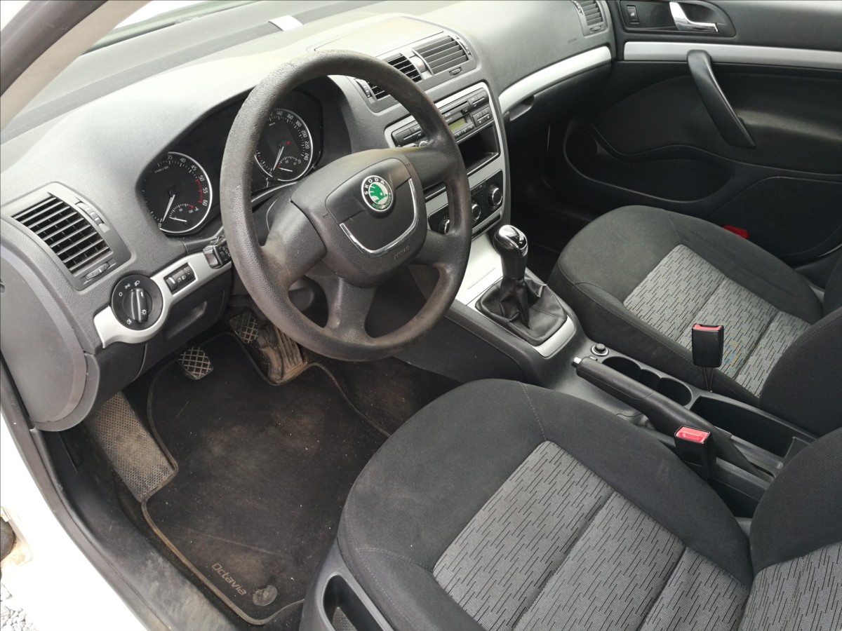 skoda-octavia-1-6-tdi-ambiente - 7