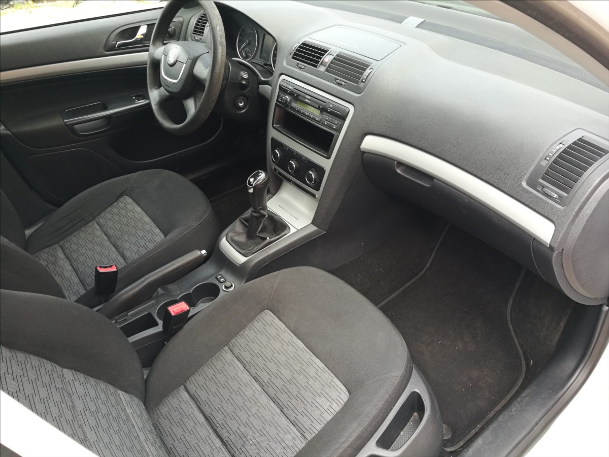 skoda-octavia-1-6-tdi-ambiente - 8