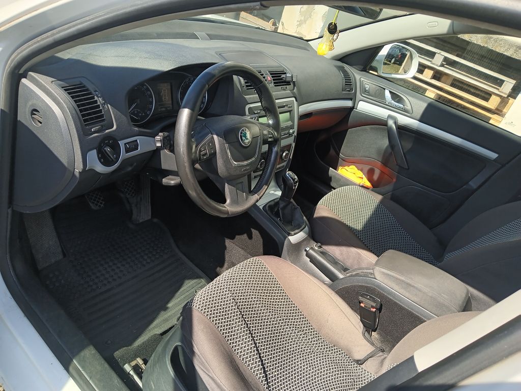 skoda-octavia-1-6-tdi-ambition-koupeno-v-cz - 8