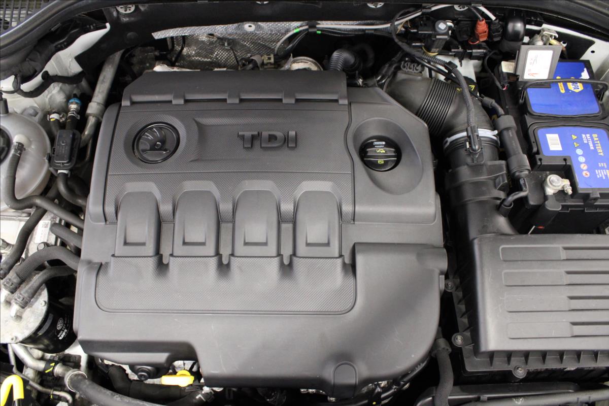 skoda-octavia-2-0-tdi-135kw-rs-dsg-top-stav - 8