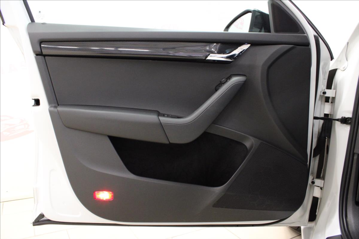 skoda-octavia-2-0-tdi-135kw-rs-dsg-top-stav - 9