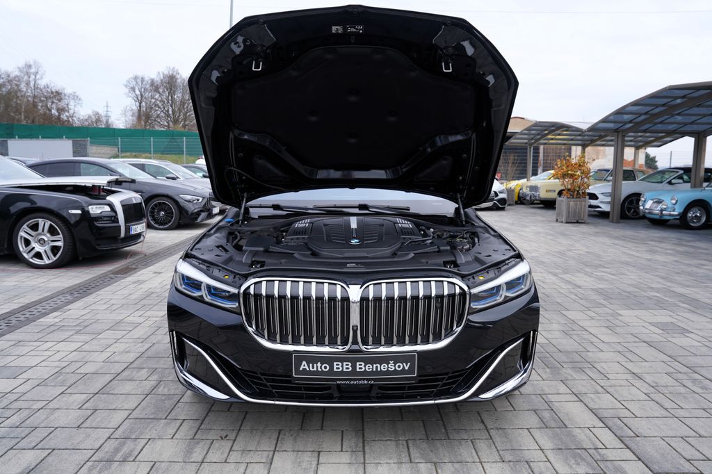 bmw-rada-7-m760li-xdrive-6-6i-v12-590ps - 8