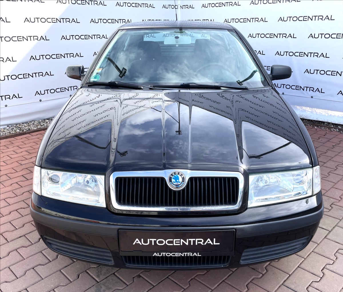 skoda-octavia-1-6-i-selection-75kw-130t-km-po-servisu - 1