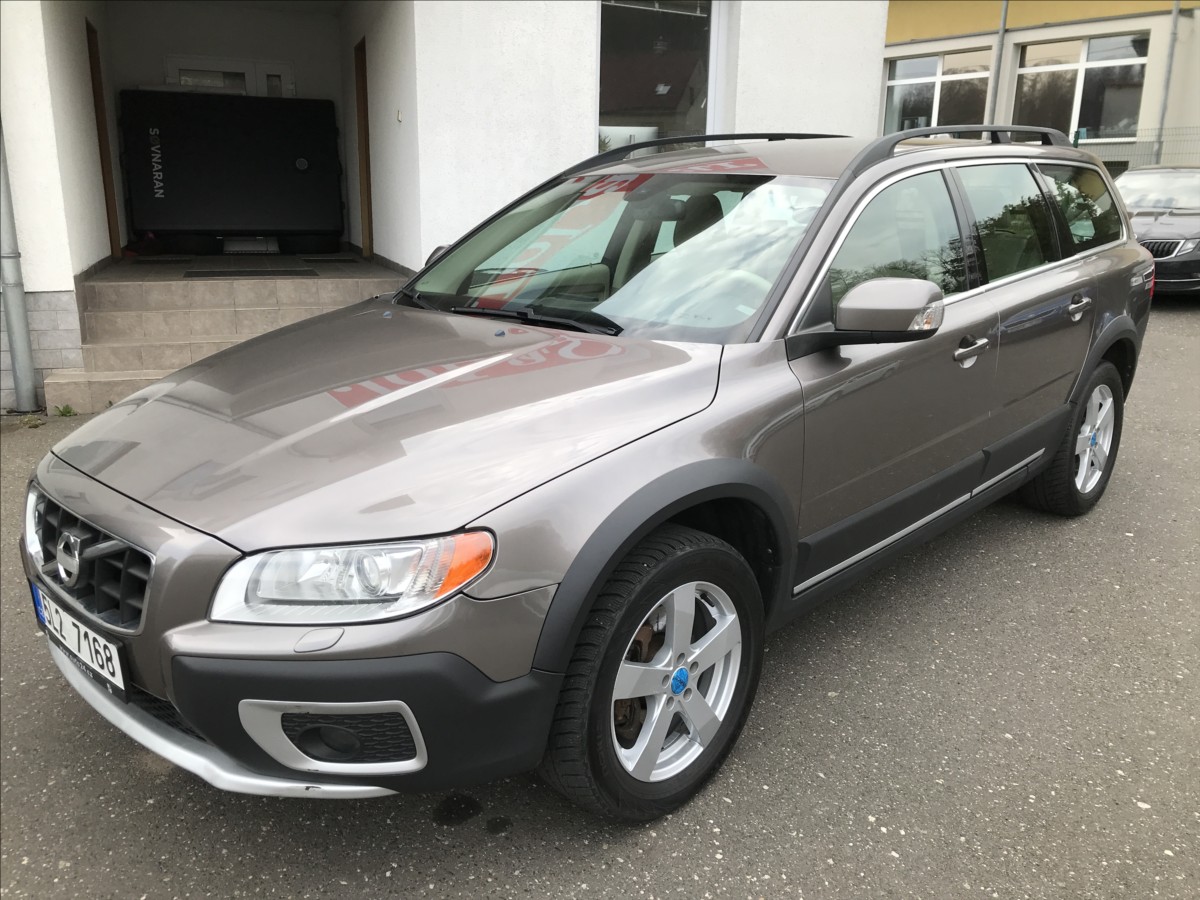 volvo-xc70-2-4-d5-awd-6mt - 2
