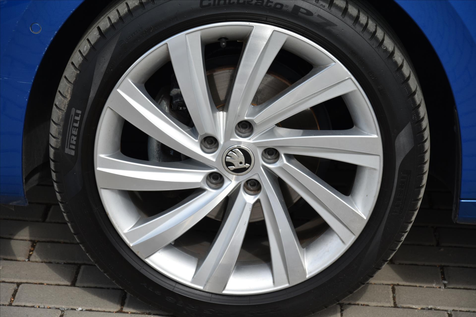 skoda-octavia-2-0-tdi-110kw-dsg-style-cr - 8