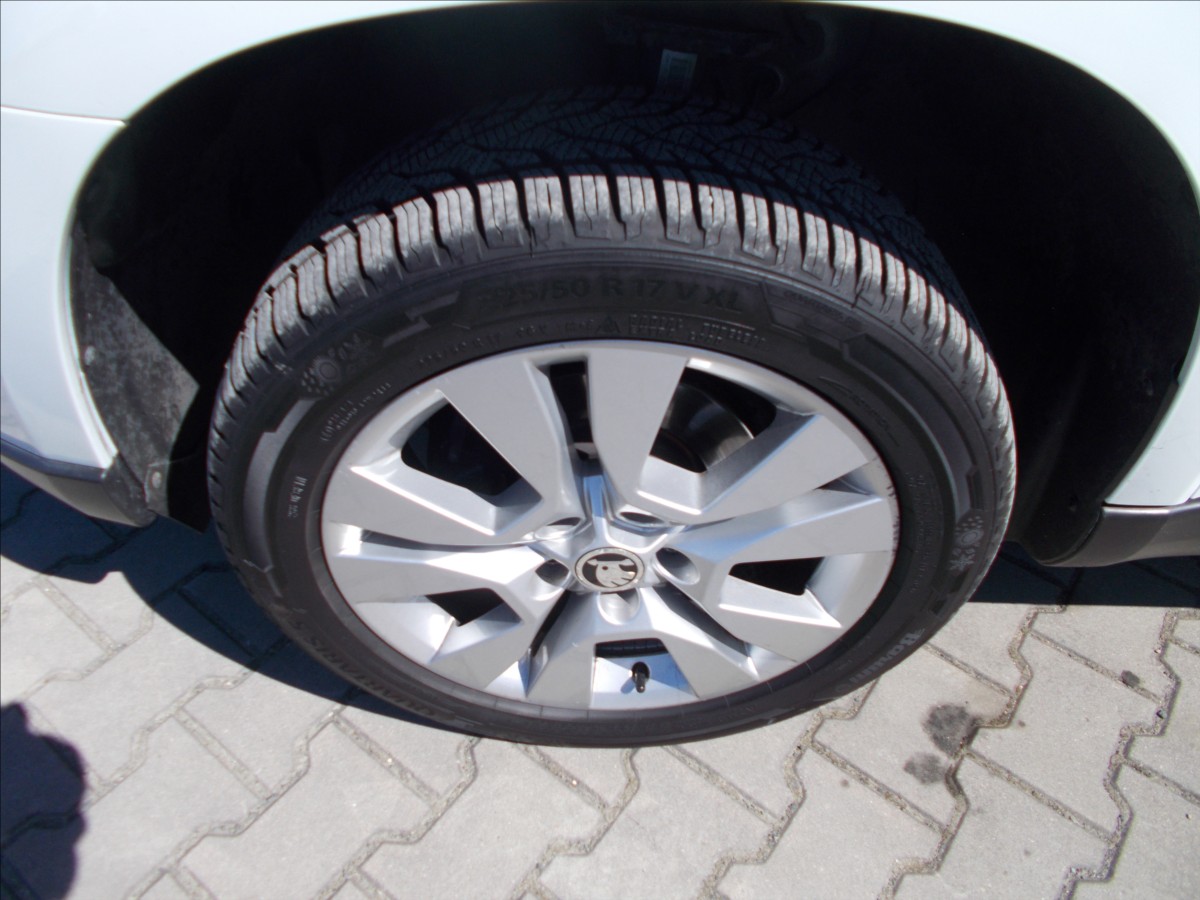 skoda-yeti-1-4-tsi-dsg-90-kw-cr-tz-xenony-nova-stk - 5