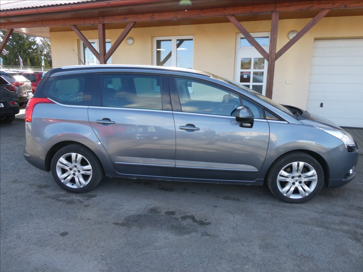 peugeot-5008-1-6-115kw-1-majitel-2xkola-dph - 1