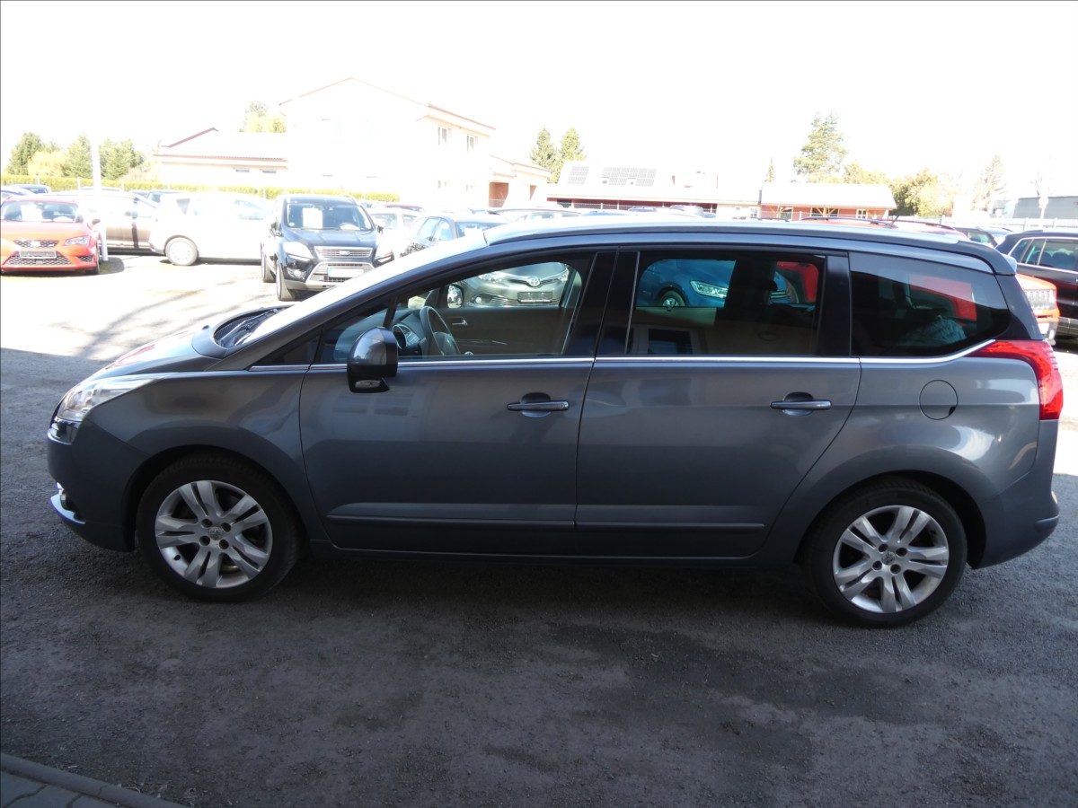 peugeot-5008-1-6-115kw-1-majitel-2xkola-dph - 5