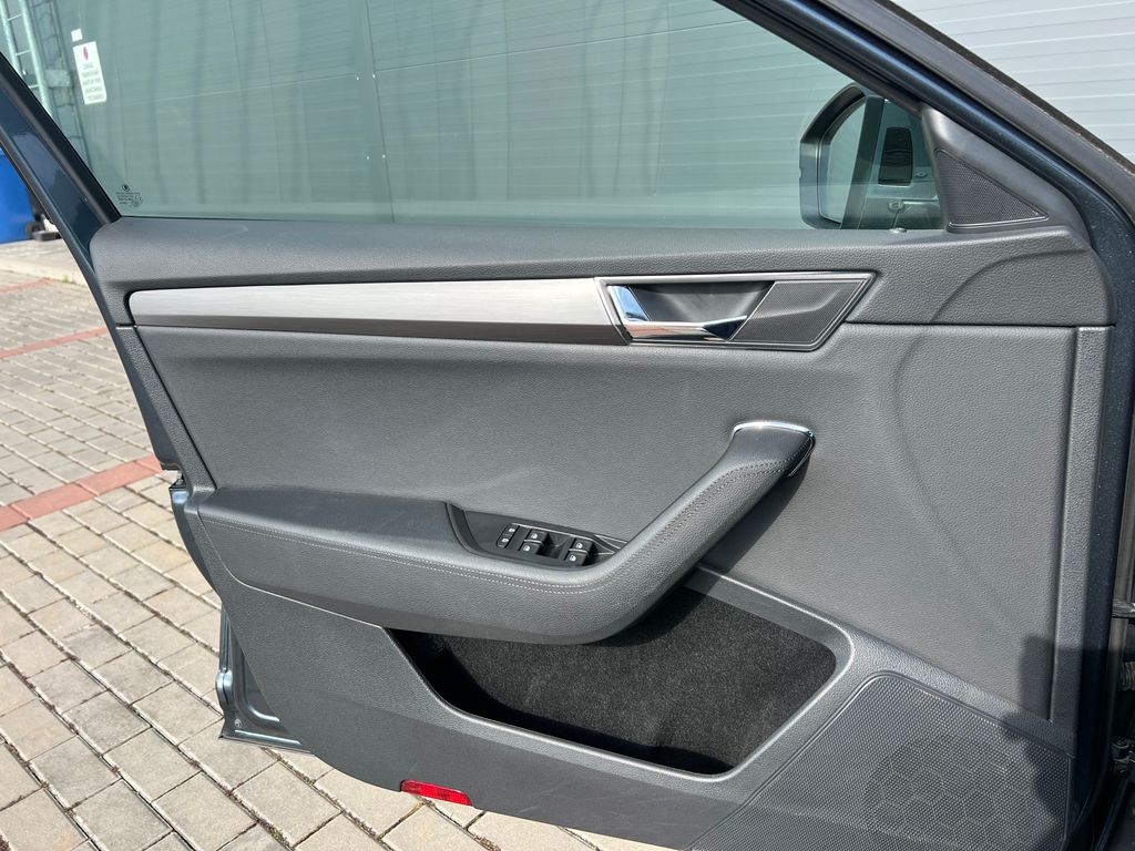 skoda-superb-2-0-tdi-style-tazne-el-kamera - 6