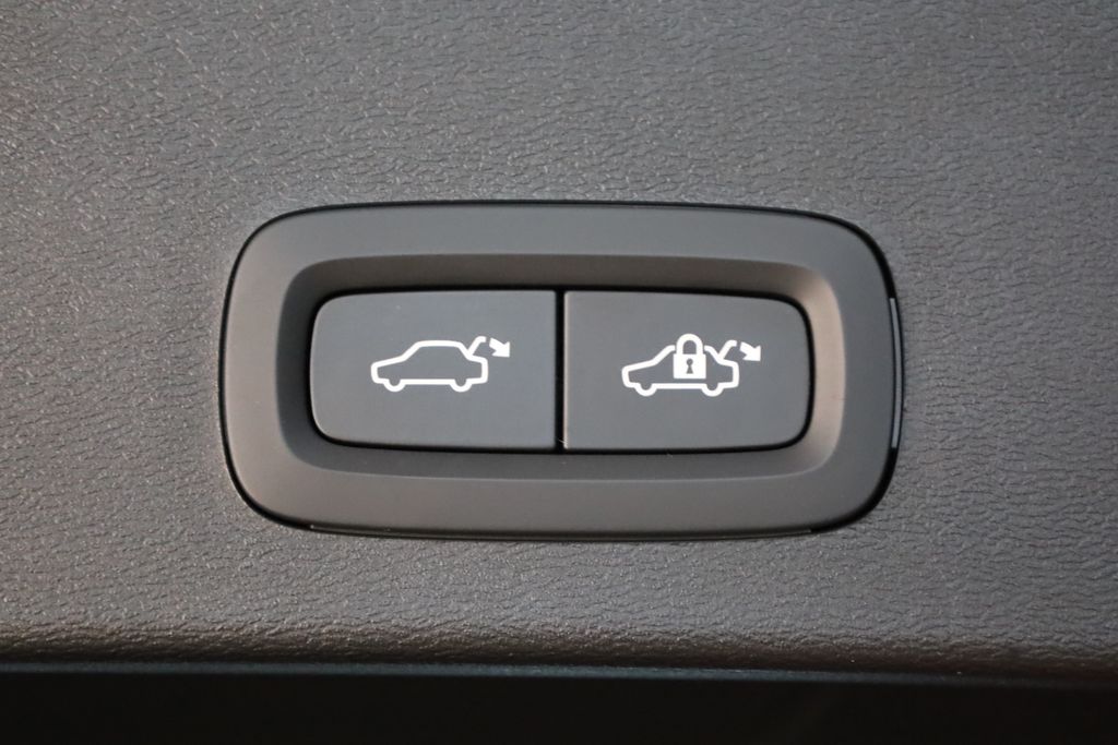 volvo-xc40-b4-plus-dark-harman-360 - 6