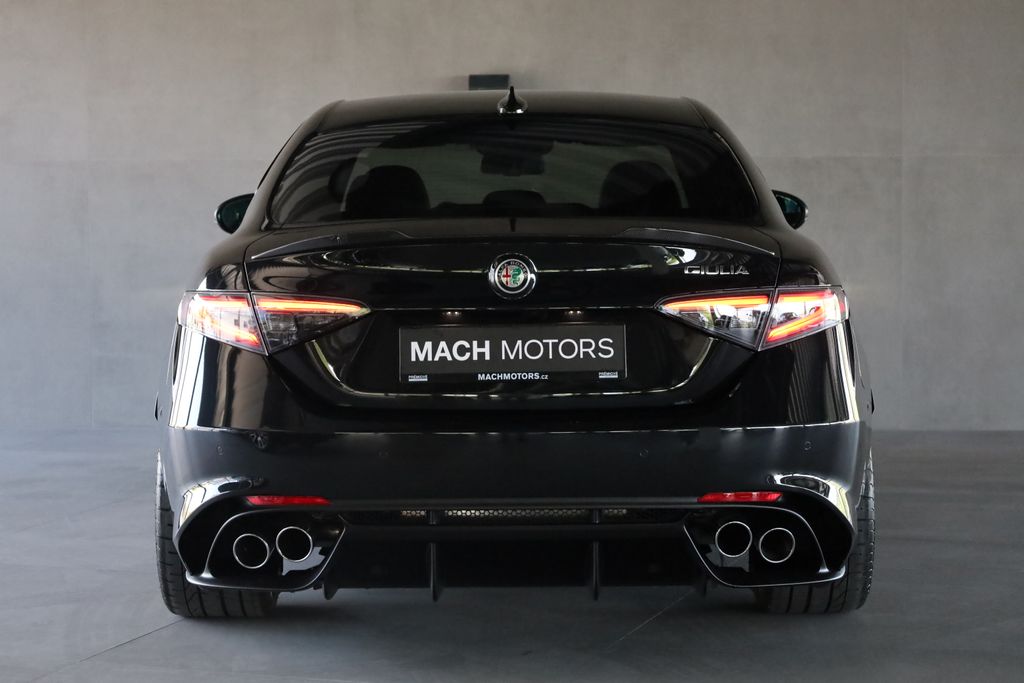 alfa-romeo-giulia-quadrifoglio-2-9-v6-biturbo - 4