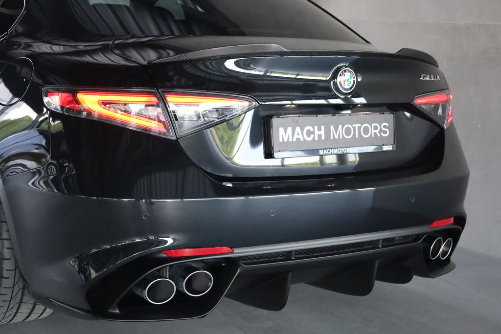 alfa-romeo-giulia-quadrifoglio-2-9-v6-biturbo - 8