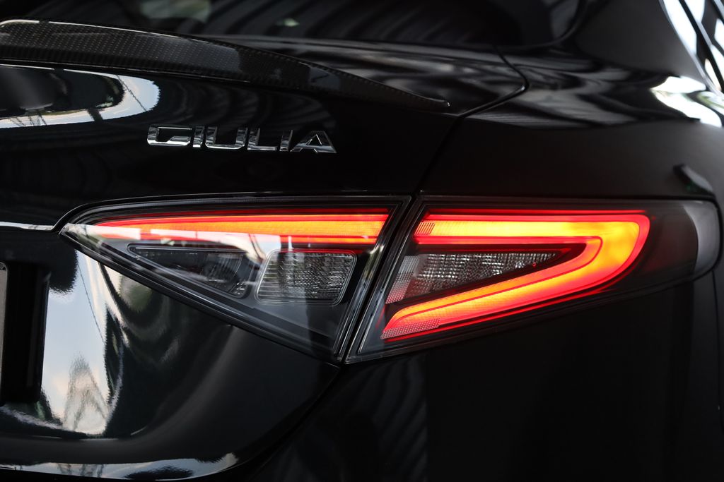 alfa-romeo-giulia-quadrifoglio-2-9-v6-biturbo - 9