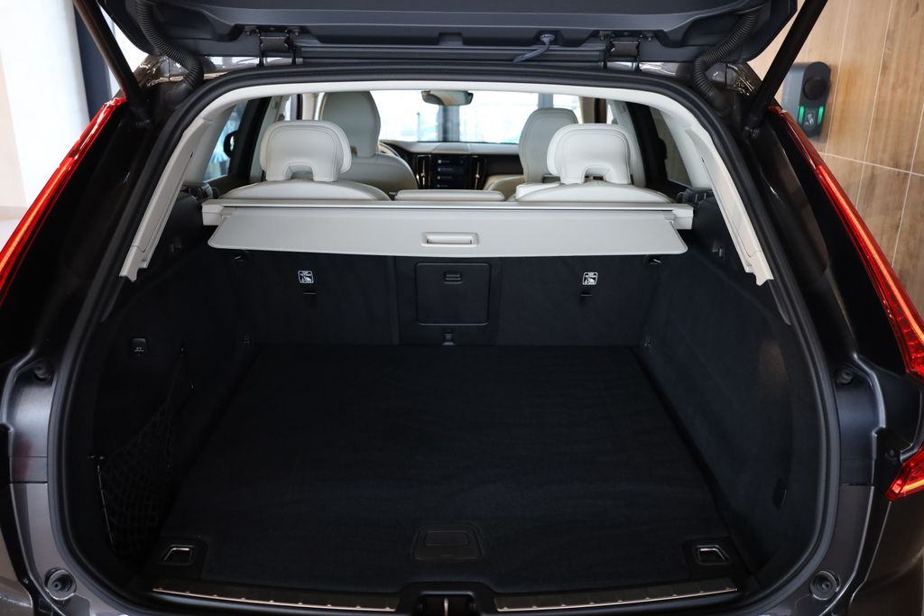 volvo-xc60-t8-plus-dark-360-panorama - 5