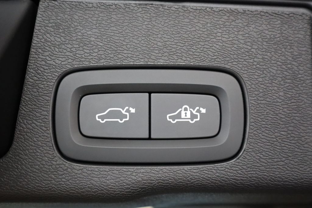 volvo-xc60-t8-plus-dark-360-panorama - 6