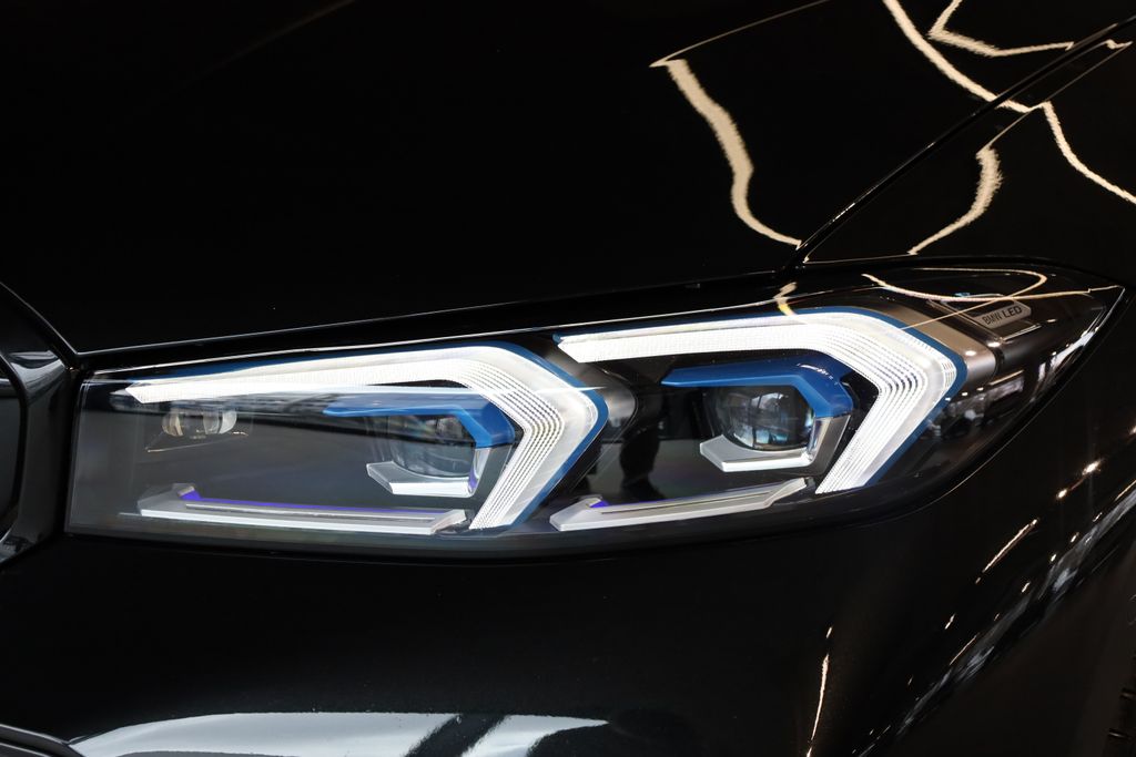 bmw-rada-3-320d-xdrive-head-up-acc-360 - 8