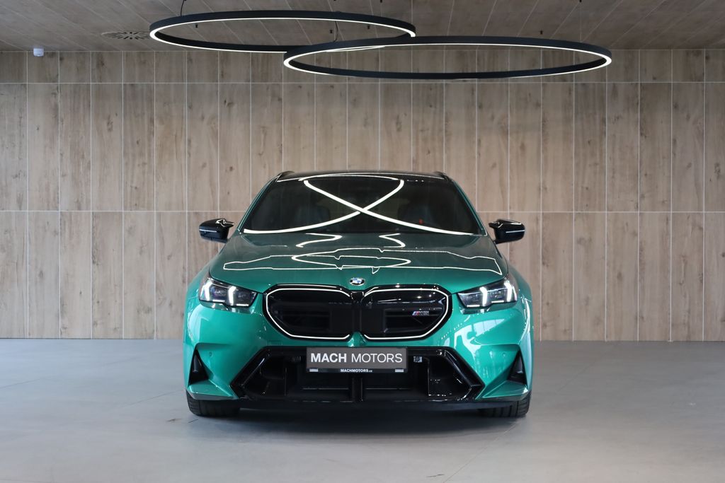 bmw-m5-touring-b-w-tazne-ventilace - 1