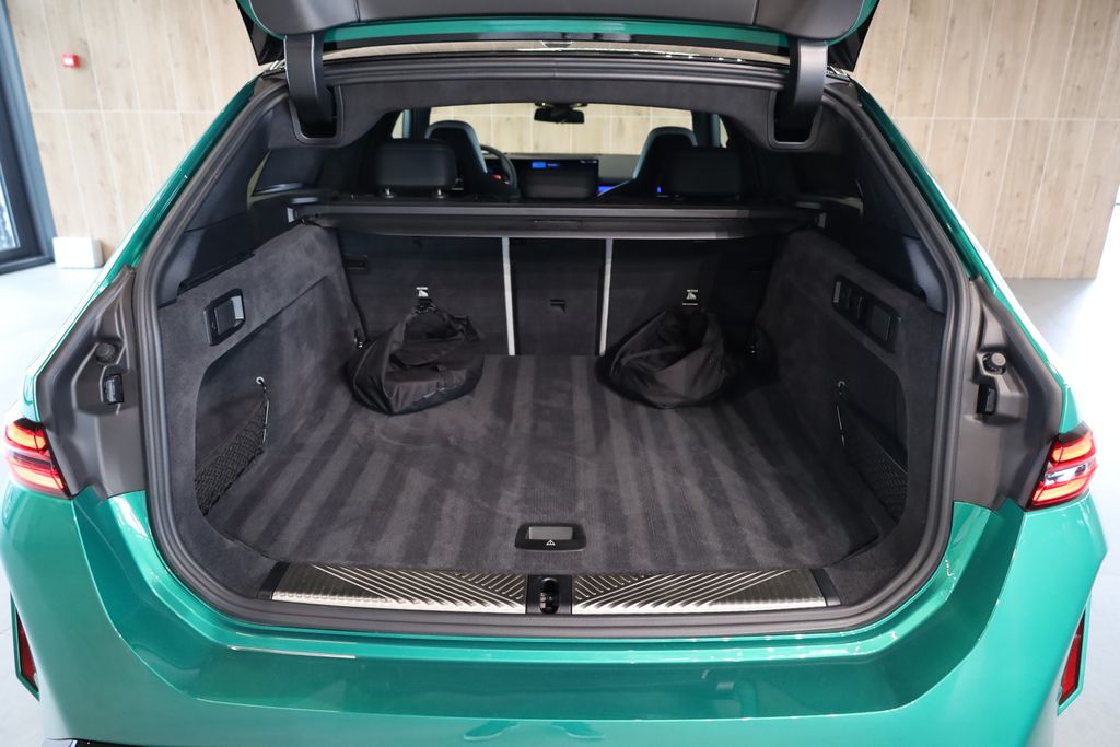 bmw-m5-touring-b-w-tazne-ventilace - 5