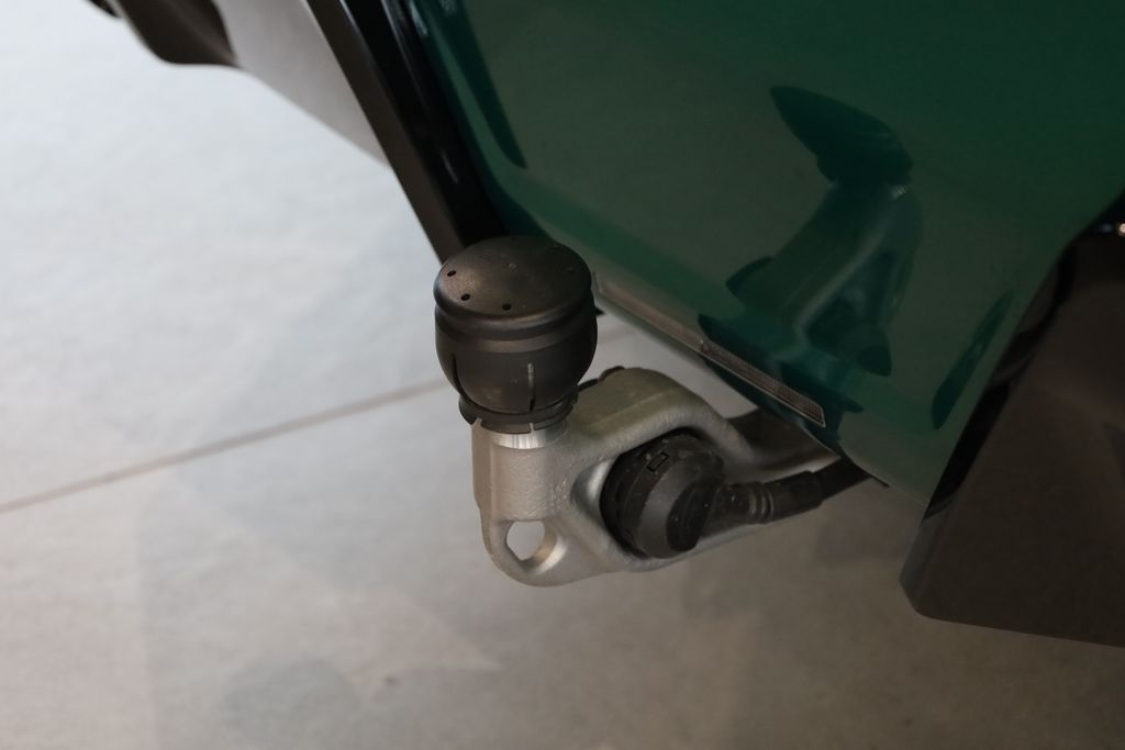 bmw-m5-touring-b-w-tazne-ventilace - 8