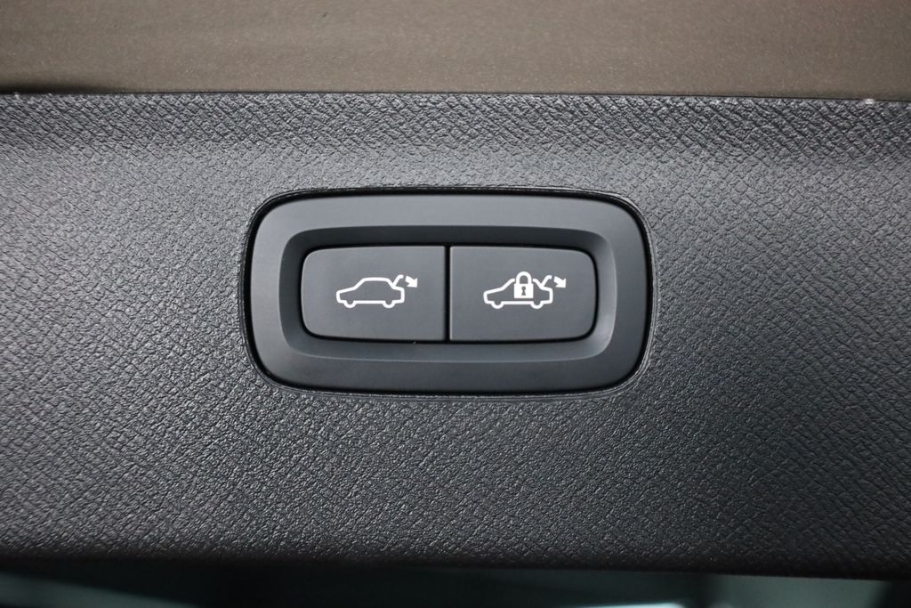 volvo-xc90-t8-awd-plus-bright-h-k - 6